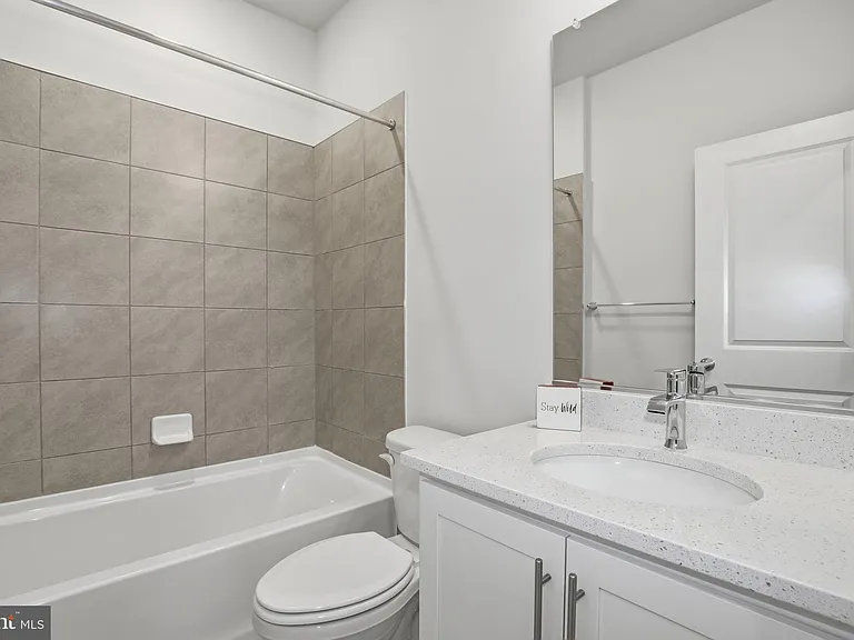 818 Bond St — Photo 13