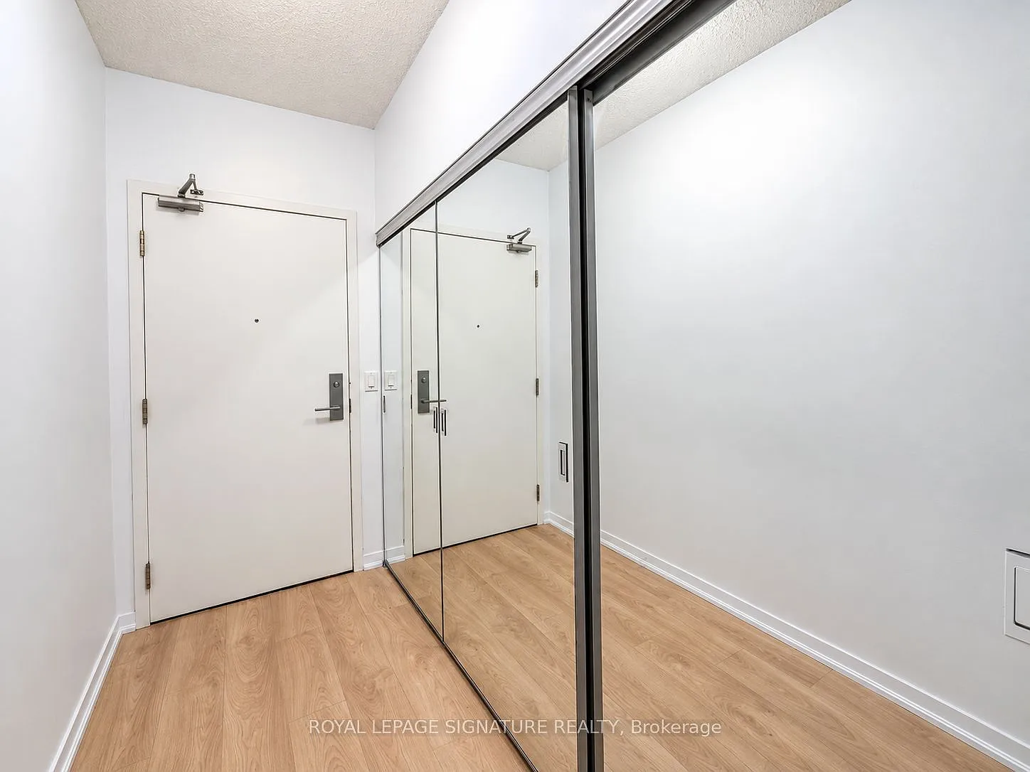 Bliss Condos — Photo 2
