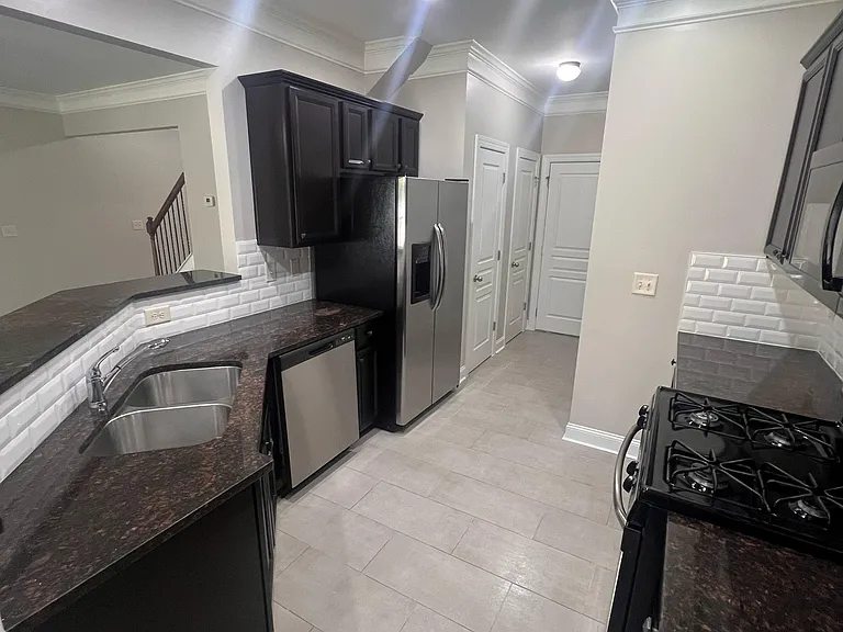 740 Middleton Pl — Photo 4