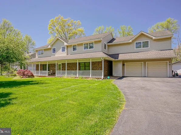 9 Beechwood Ln, Burlington, NJ 08016