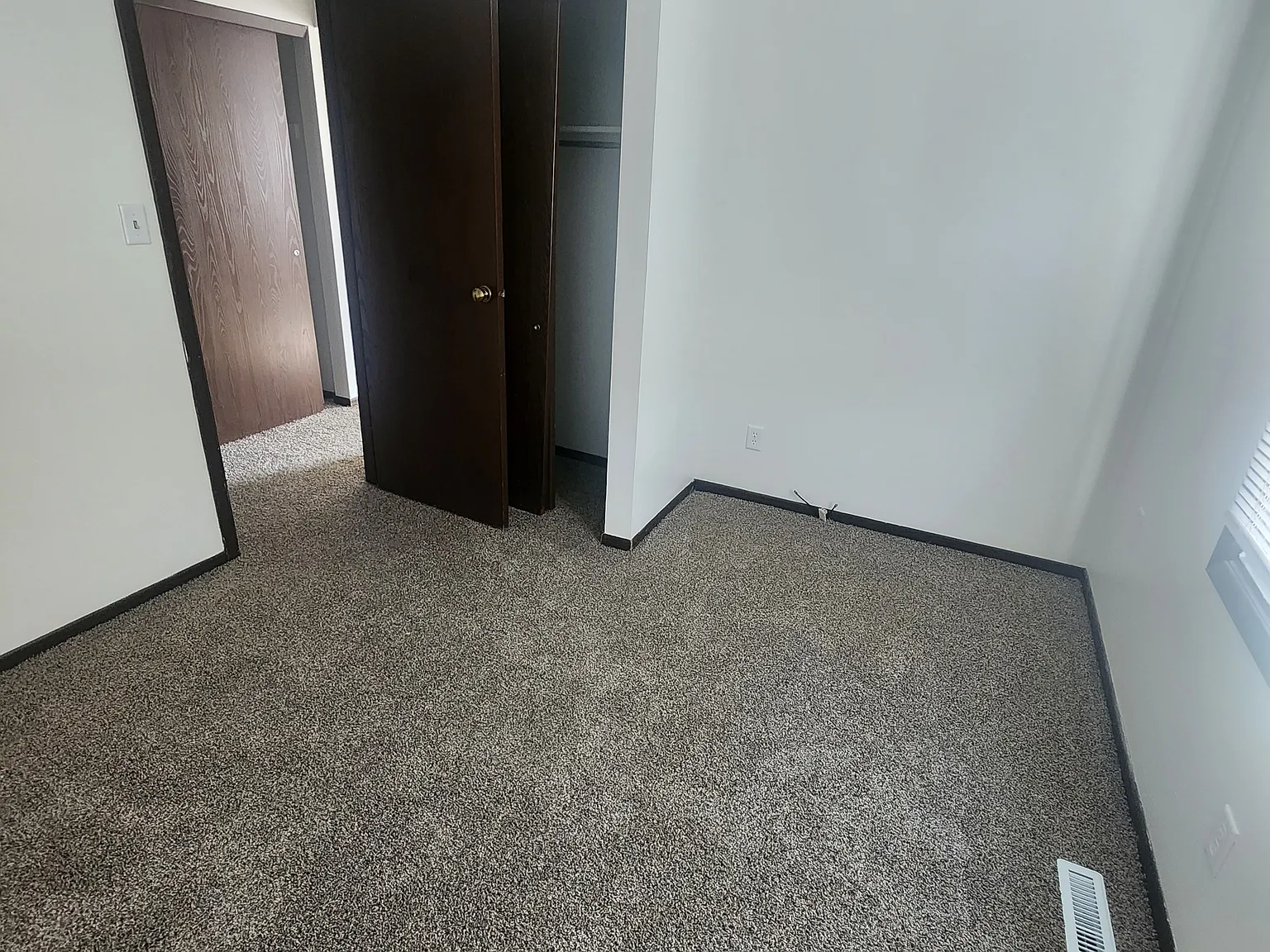 2 bed, 1000 sqft, $1,500 — Photo 4