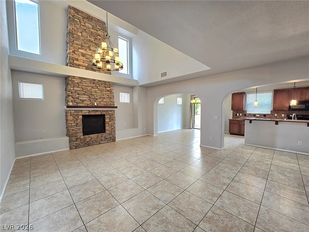 4 bed, 2.5 bath, 2533 sqft, $2,450 — Photo 2