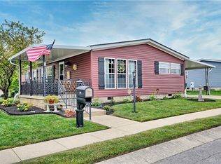 210 Heather Ln, Fairborn, OH