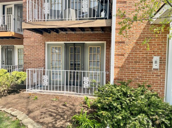 4276 Central Rd #101, Glenview, IL 60025
