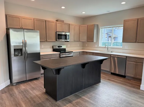 1045 SE Ford St #A, McMinnville, OR 97128