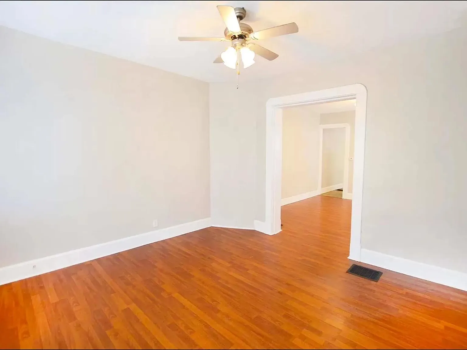 3 bed, 1100 sqft, $1,200 — Photo 3