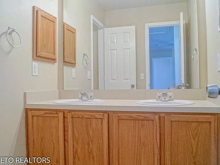 2819 Foster Hill Dr — Photo 26