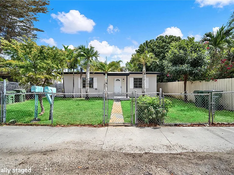 105 NW 7th Ave #A — Photo 6