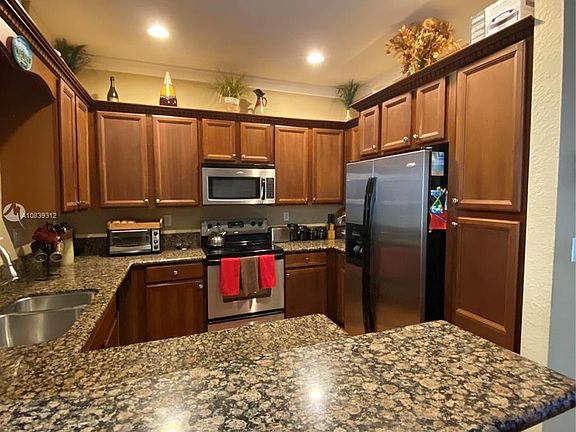 4th image of 21125 NW 14th Pl APT 240