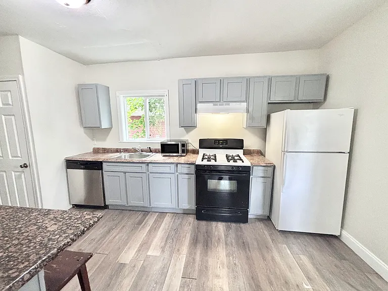 121 Winthrop St #1 — Photo 2