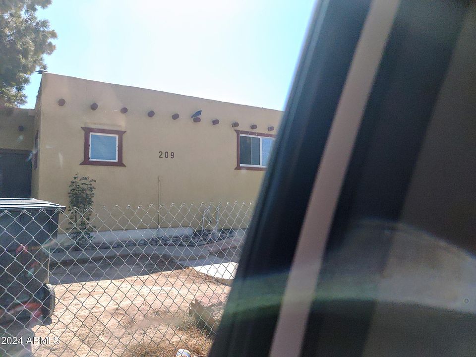 2nd image of 209 W DEL RIO Lane