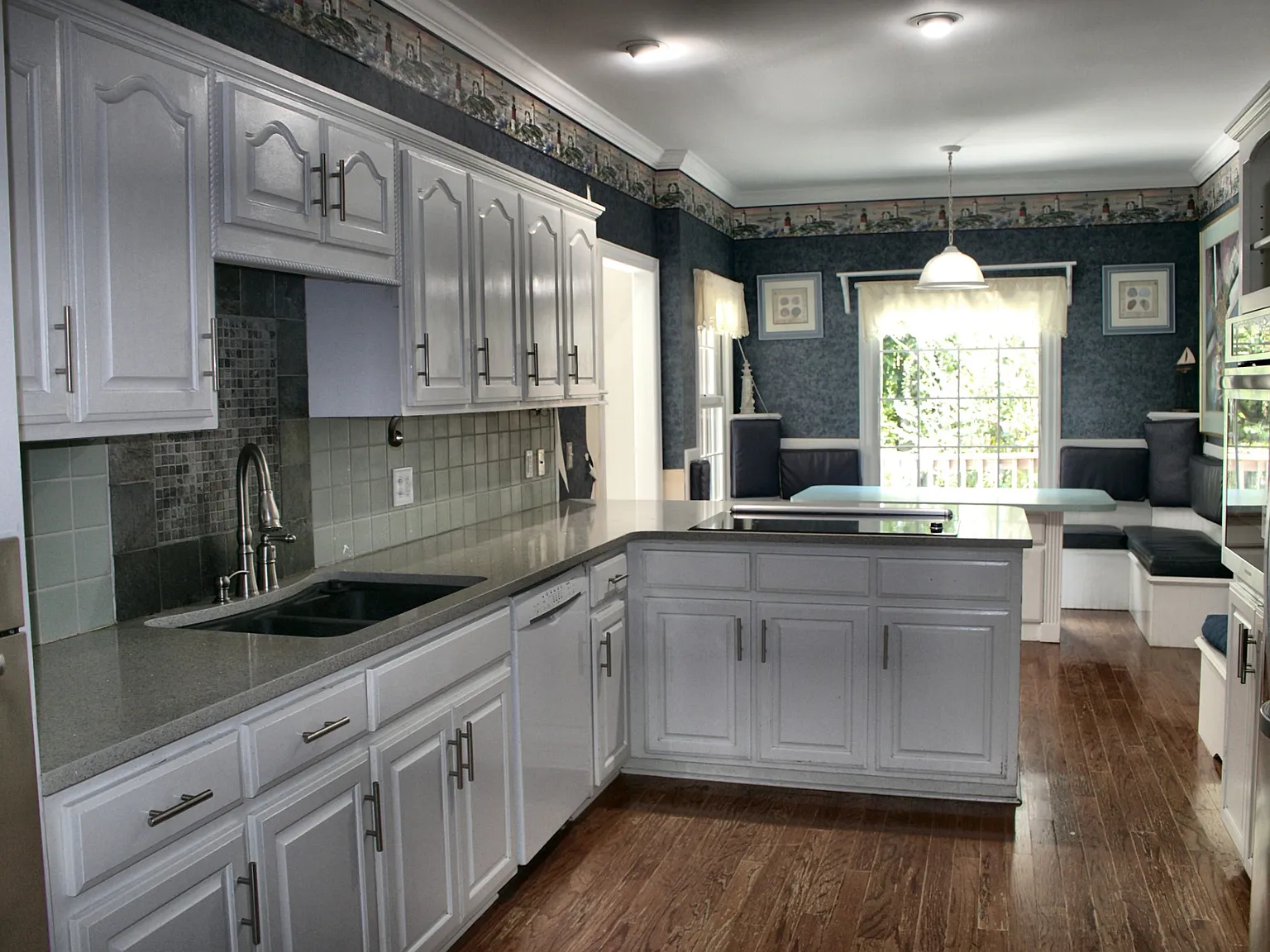 4 bed, 4.0 bath, 3731 sqft, $2,750 — Photo 2