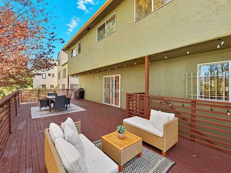 866 Alma Pl — Photo 43