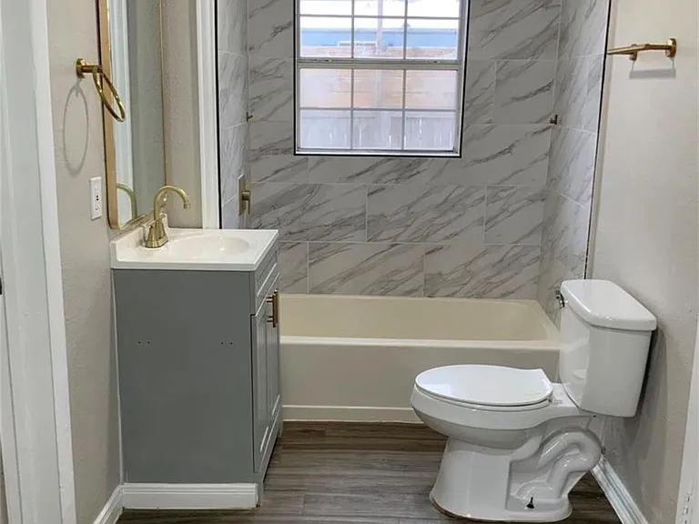 2415 Perry St — Photo 2
