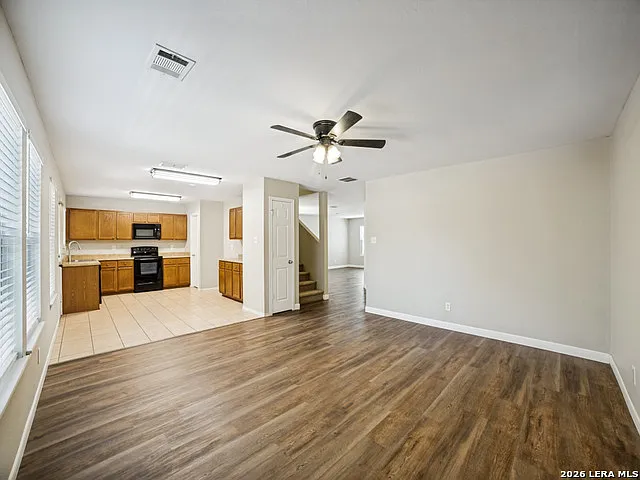 3 bed, 2.5 bath, 2430 sqft, $2,000 — Photo 4