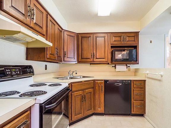 4th image of 5821 Shady Oak St