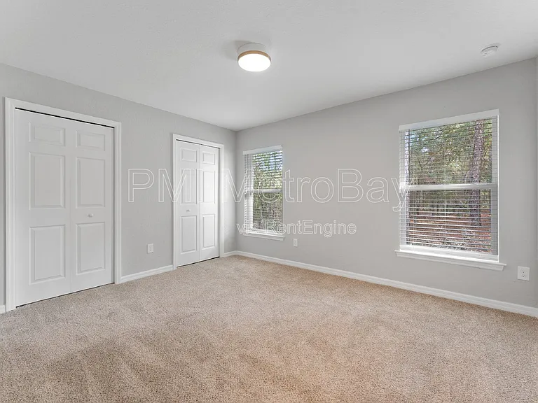 9461 N Sandree Dr — Photo 29