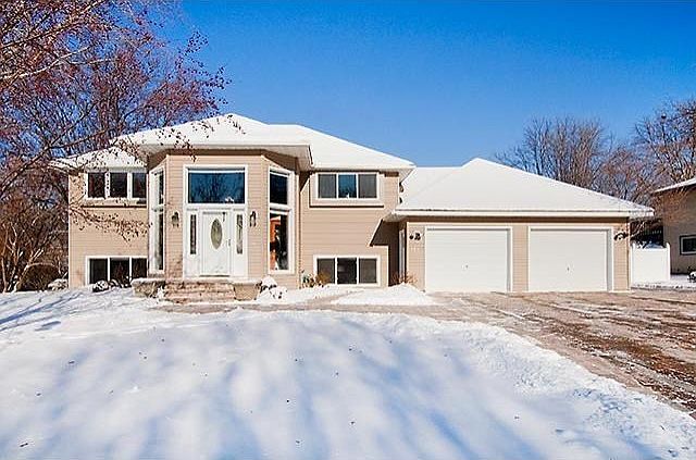 1st image of 2204 Oakwood Dr