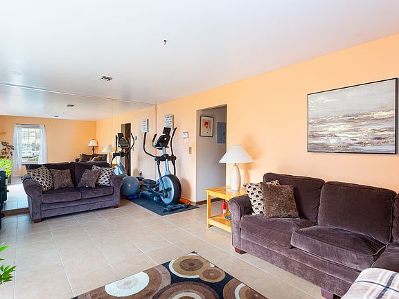 4th image of 215 Pond Way #215
