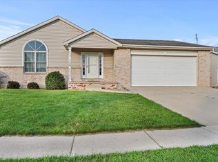 2108 Altoona Rd, Bloomington, IL 61705