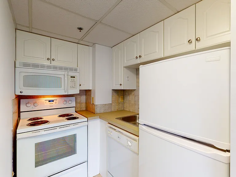 341 Maclaren St — Photo 21