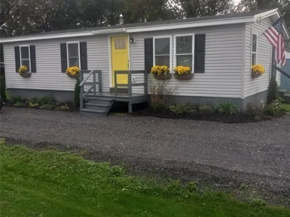 431 Ambrose St, Sackets Harbor, NY 13685