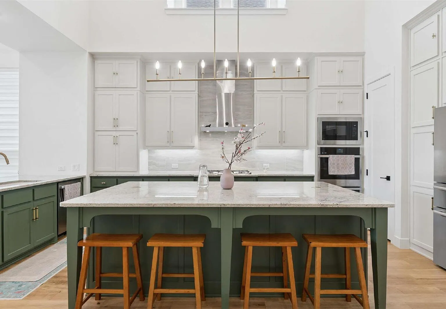 4 bed, 5.5 bath, 3033 sqft, $4,200 — Photo 4