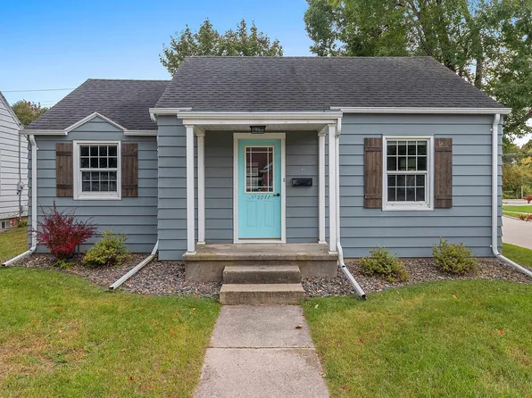 2241 La Follette Ave, Manitowoc, WI 54220