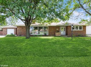 907 Mackler Dr, Chicago Heights, IL 60411
