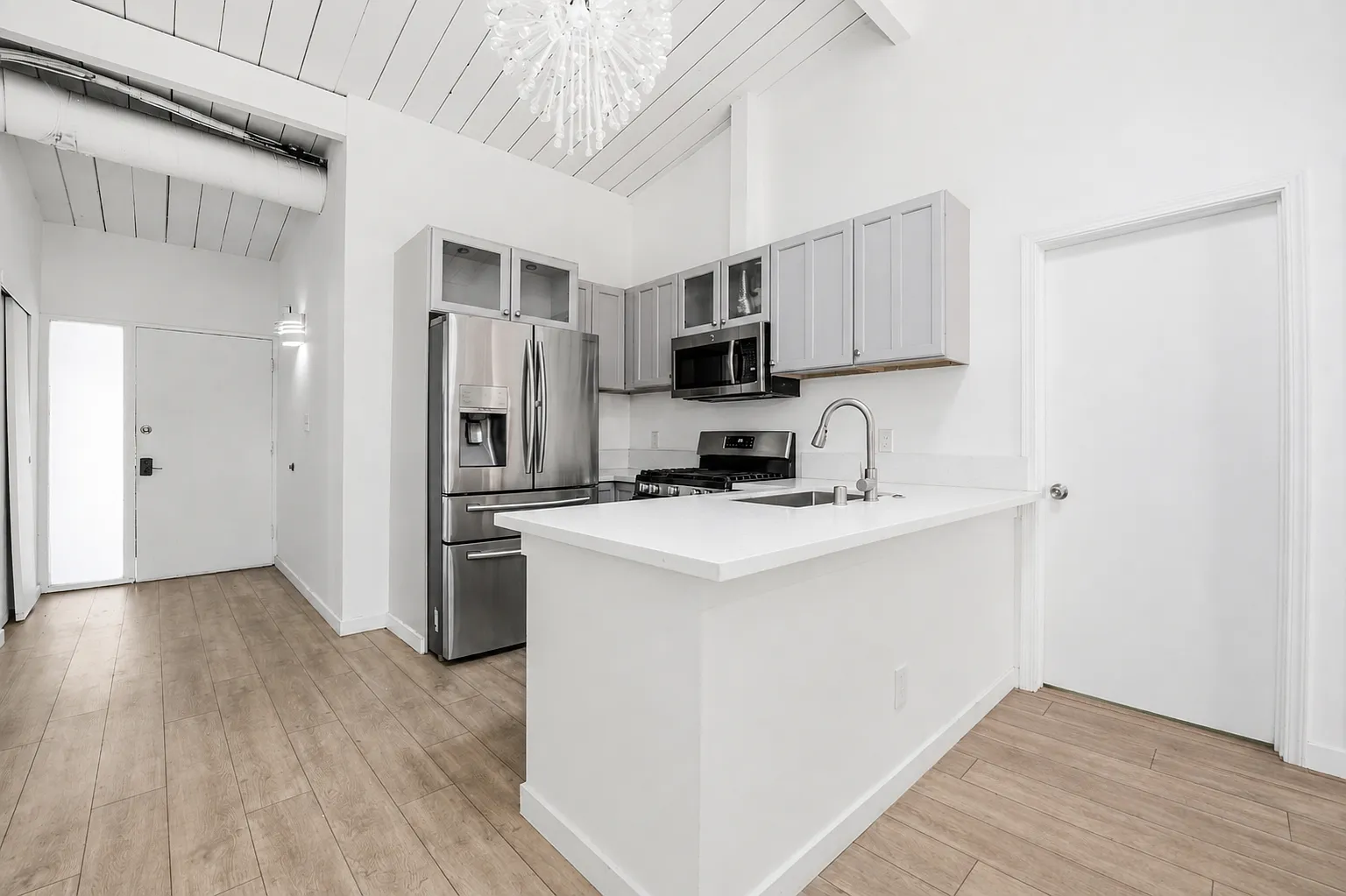 6 bed, 1498 sqft, $5,995 — Photo 3