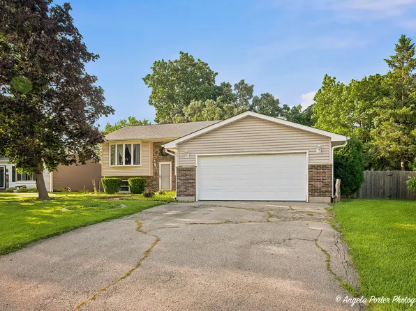 2494 Forest View Rd, Lindenhurst, IL 60046