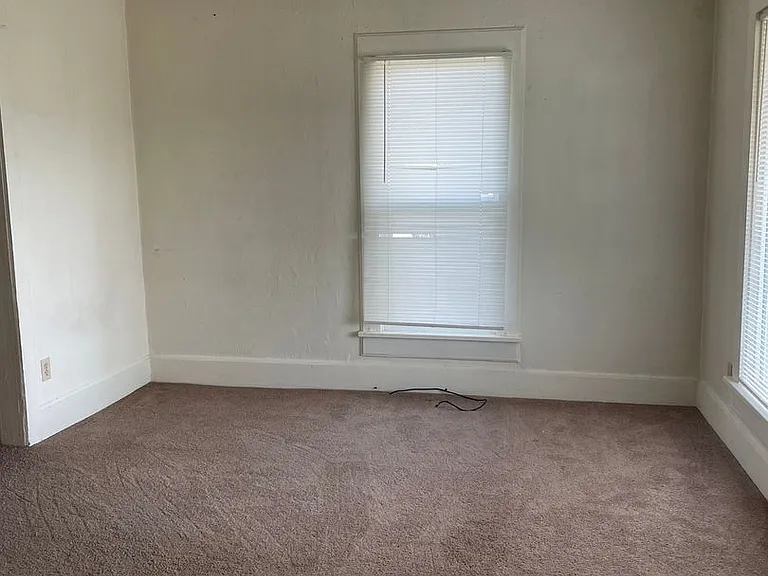 401 E Arbecam Ave — Photo 5