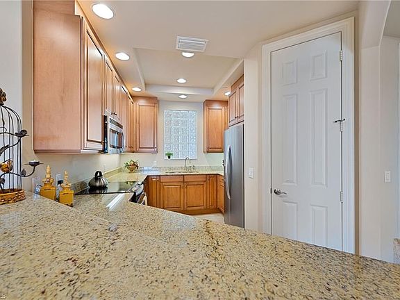 5th image of 580 El Camino Real #3705