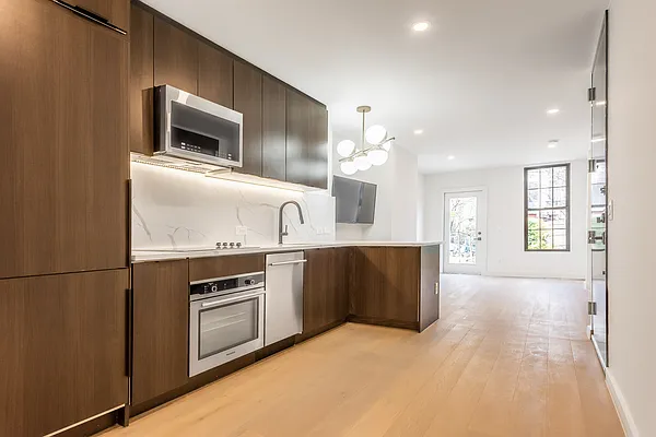 Rented by Modern Spaces | media 11