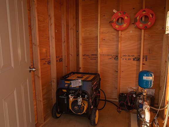 Generator & pressure pump.