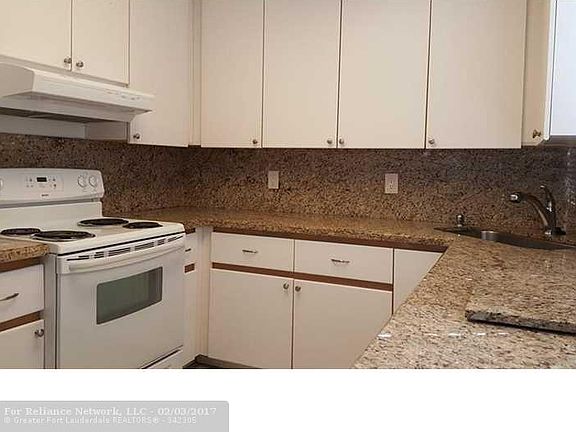4th image of 1590 Springside Dr