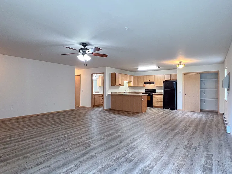 1201 N Memorial Drive 2401 Semling Dr — Photo 7