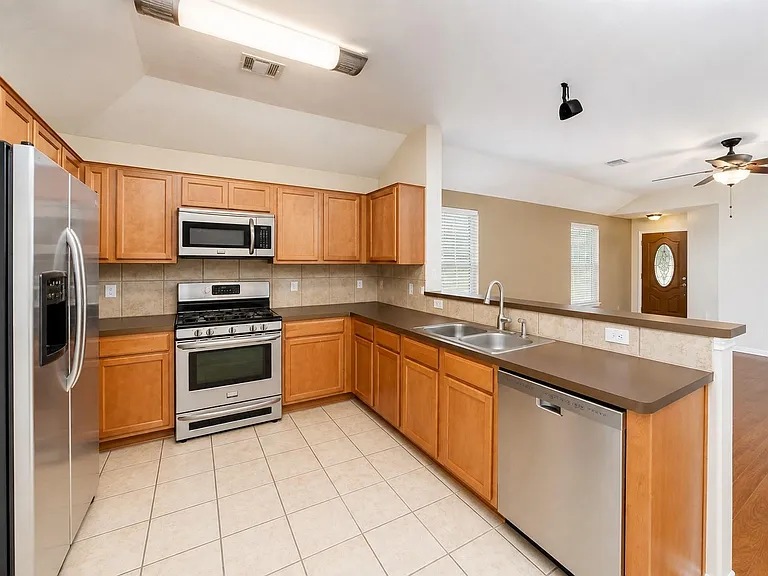 136 Easton Glen Ln — Photo 4