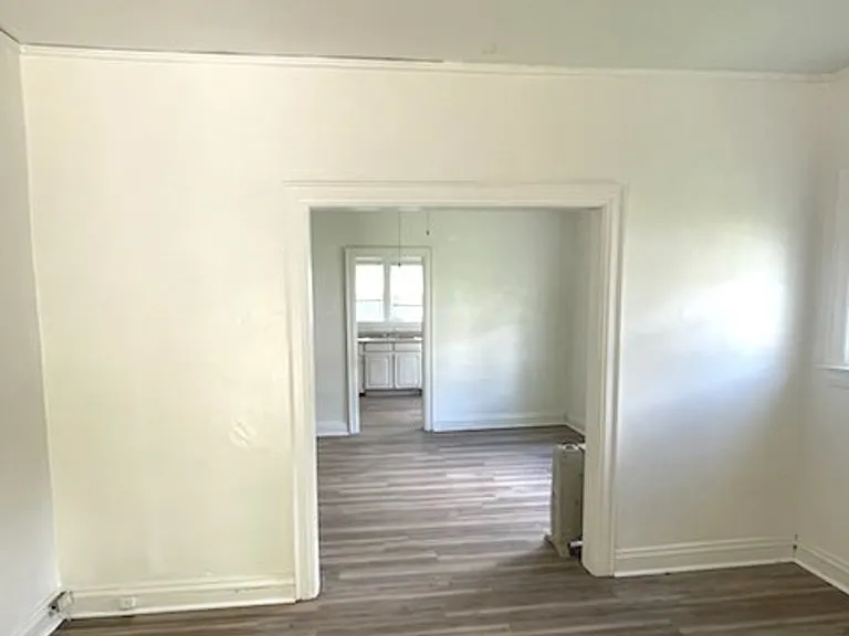 2333 Washington St W — Photo 7