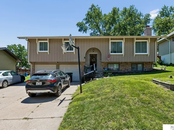 13917 X Cir, Omaha, NE 68137
