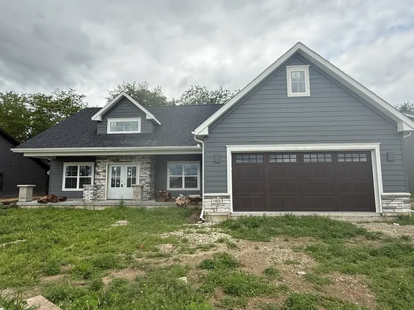 1913 S Stone Creek Blvd, Urbana, IL 61802