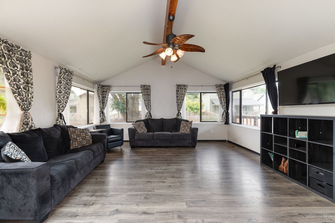 next background image