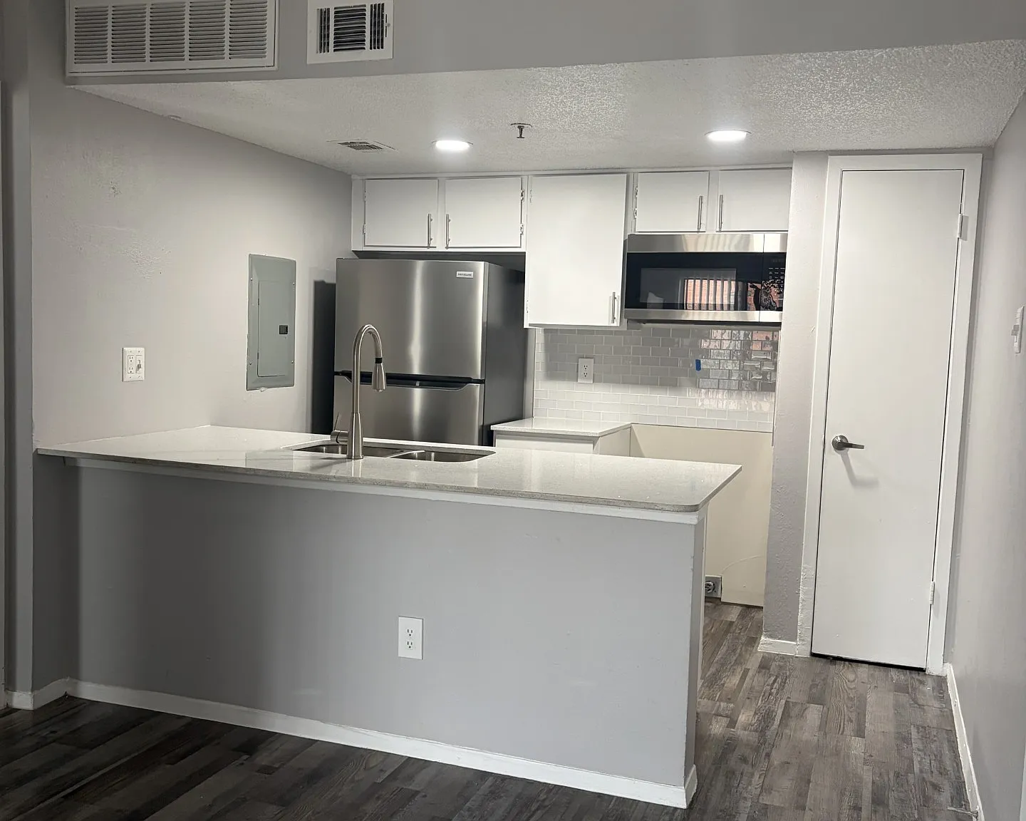 McNeil Star Apartments — Photo 1