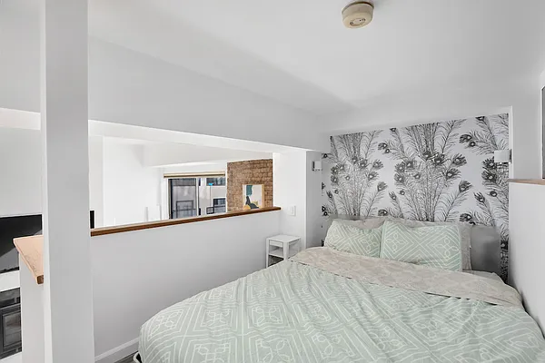 Sold by Compass | media 9