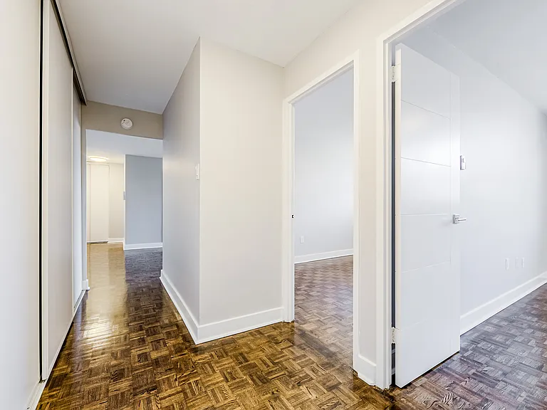 70 Park St E — Photo 15