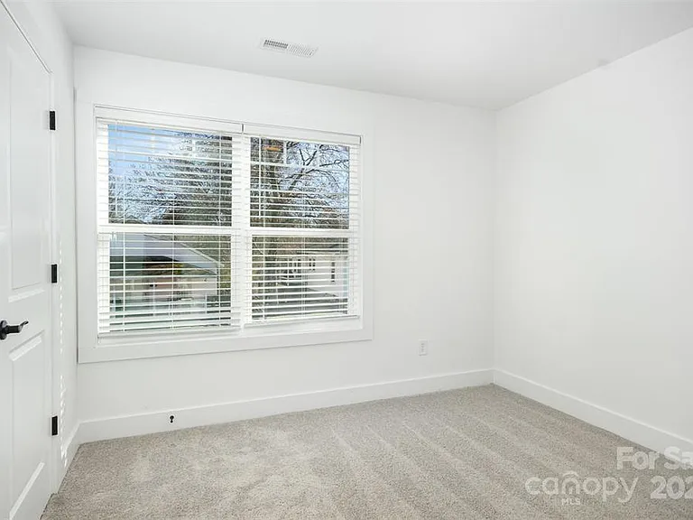 259 Patterson Ave SE — Photo 11