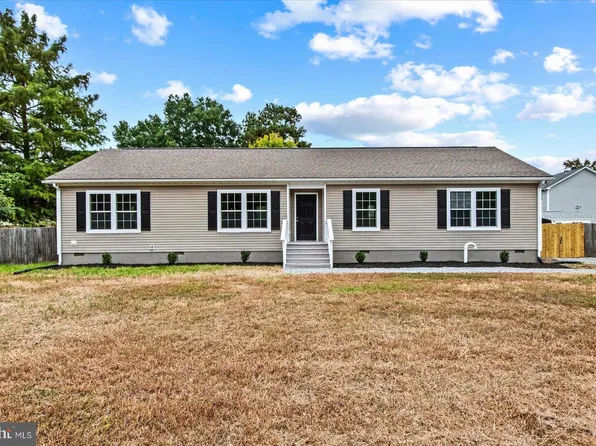 55 Latane Dr, Colonial Beach, VA 22443