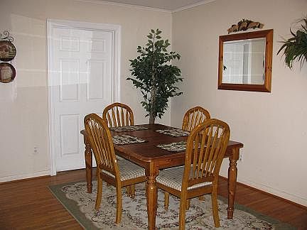 2nd image of 927 E Nezpique St