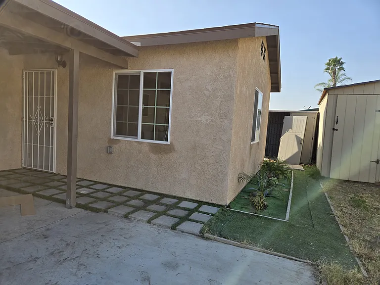 2020 S Sultana Ave #B — Photo 4