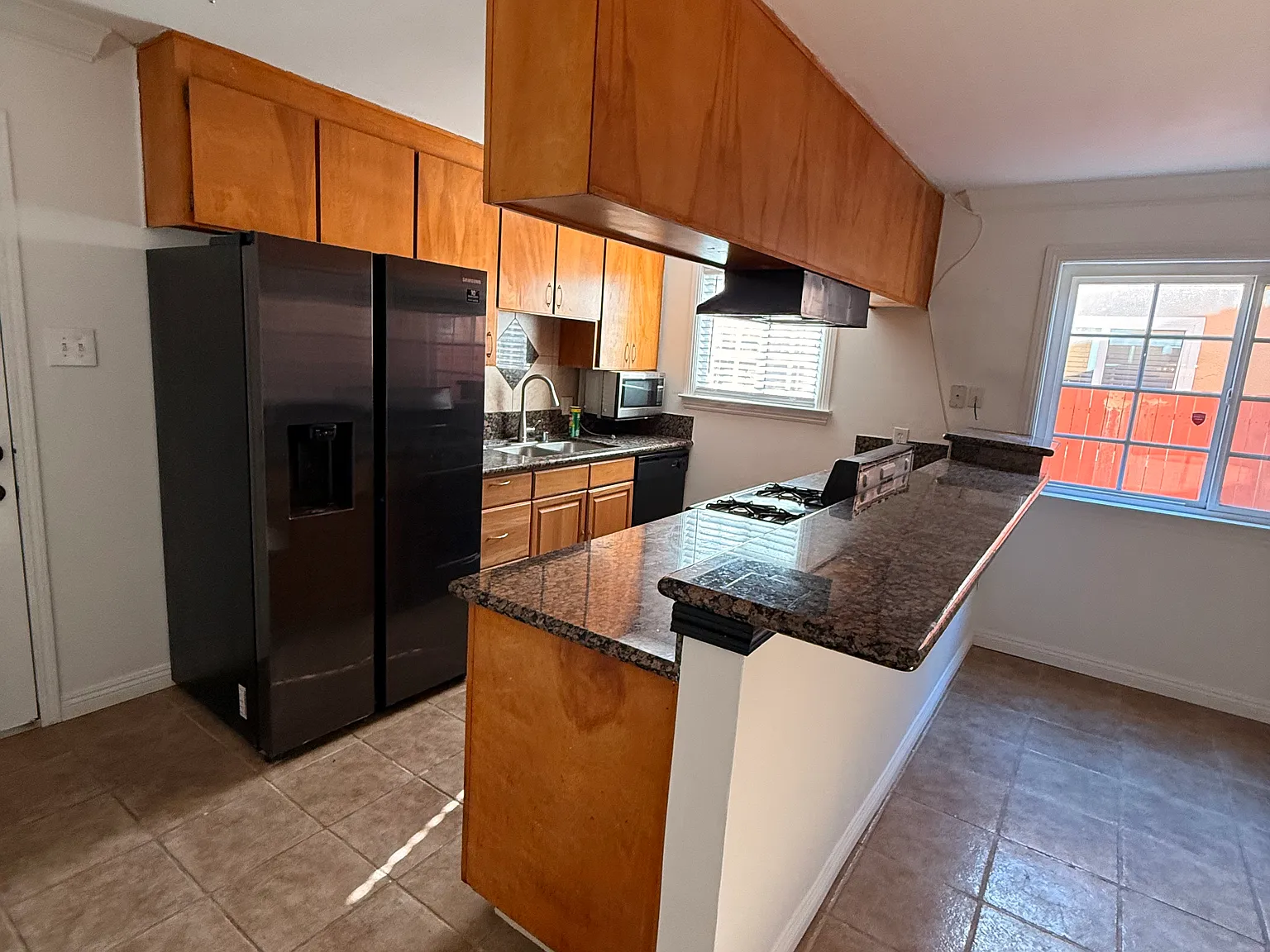 4 bed, 1239 sqft, $2,800 — Photo 3